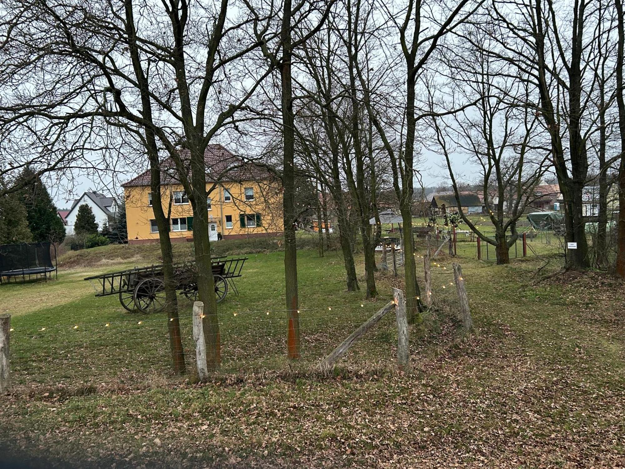 Elsterheide Gelbes Haus Seenland Ferienwohnungen Xl מראה חיצוני תמונה