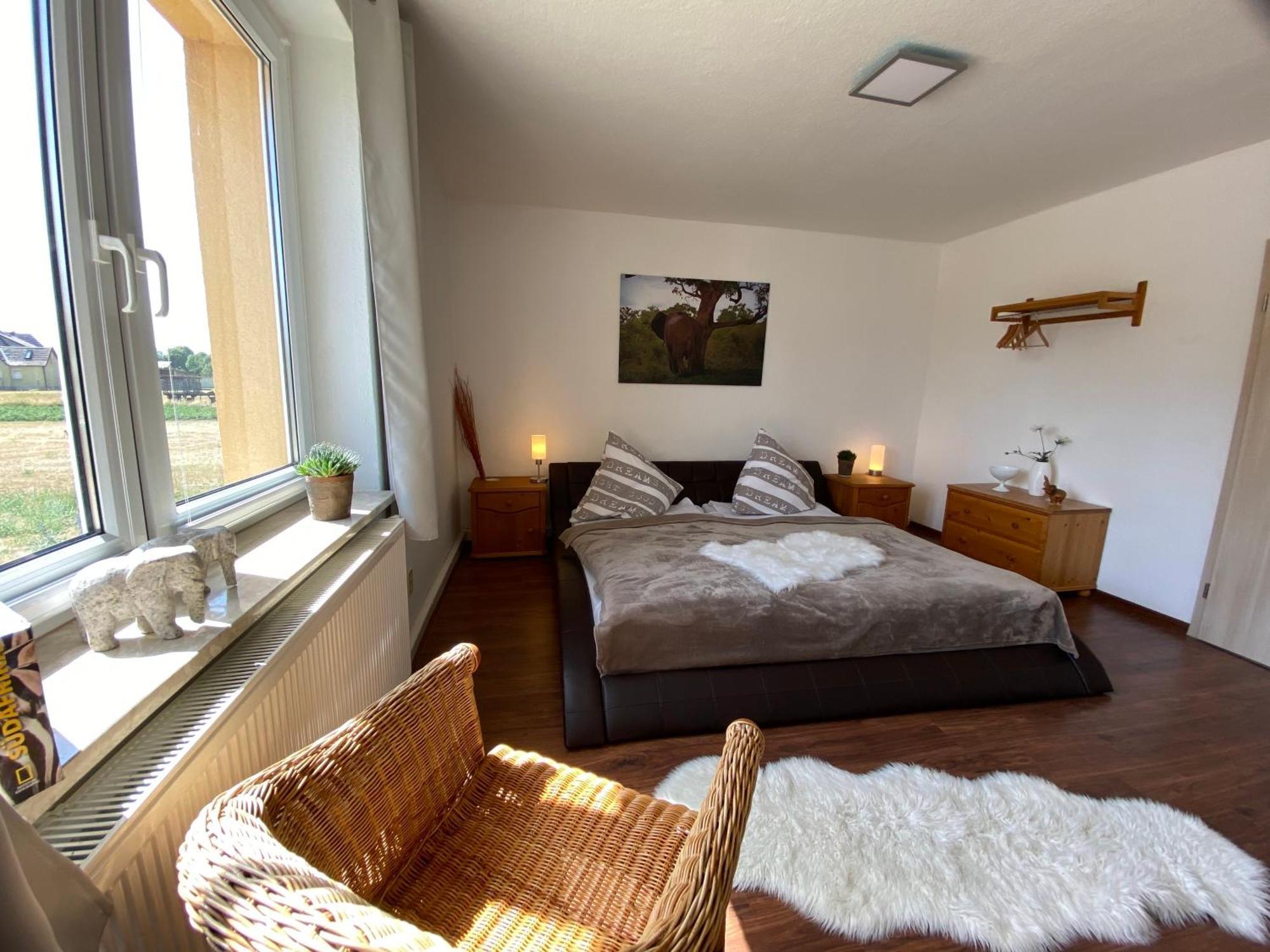 Elsterheide Gelbes Haus Seenland Ferienwohnungen Xl מראה חיצוני תמונה